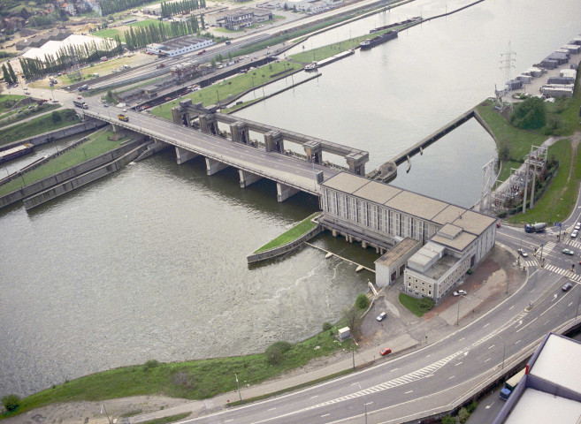 Ivoz-Ramet. Pont-barrage.