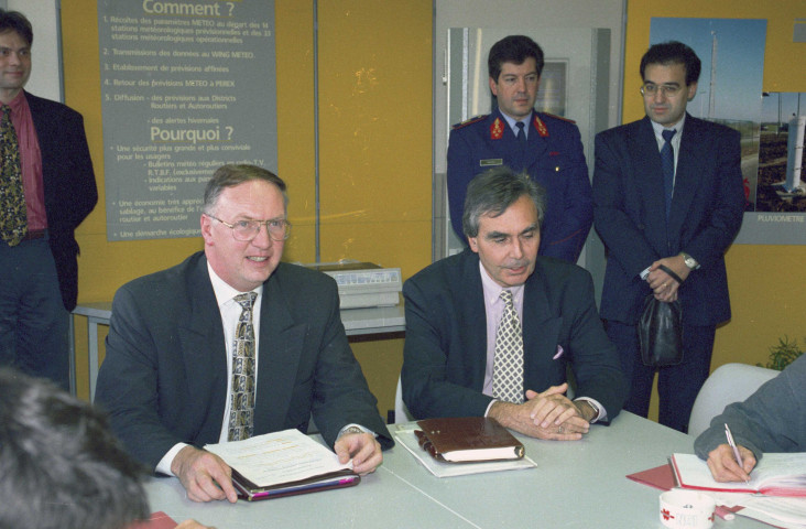 Daussoulx. Présentation du projet "Perex" par Michel Lebrun, ministre de l'Aménagement du territoire, de l'Équipement et des Transports.