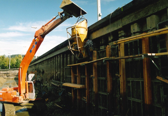 Yvoir. Houx. Ecluse no 5. Réparation du môle amont.