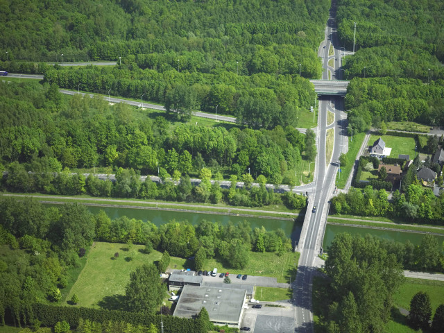 Beloeil. Stambruges. Canal Blaton-Ath. Pont de la rue de l'Industrie.