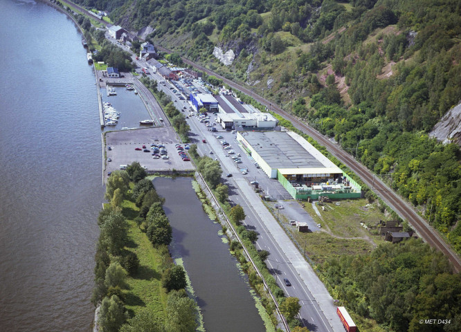 Huy. Tihange. Port de plaisance de Corphalie.