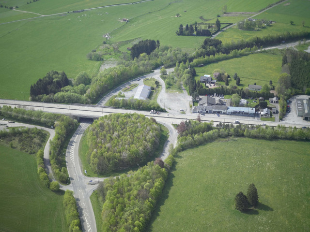 Sainte-Ode. Amberloup. N4. Barrière Hinck. Echangeur.