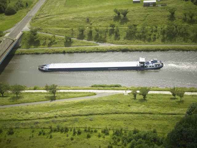Braine-le-Comte (Ronquières) et Mons (Havré). Havré. Vues aériennes du canal du Centre.