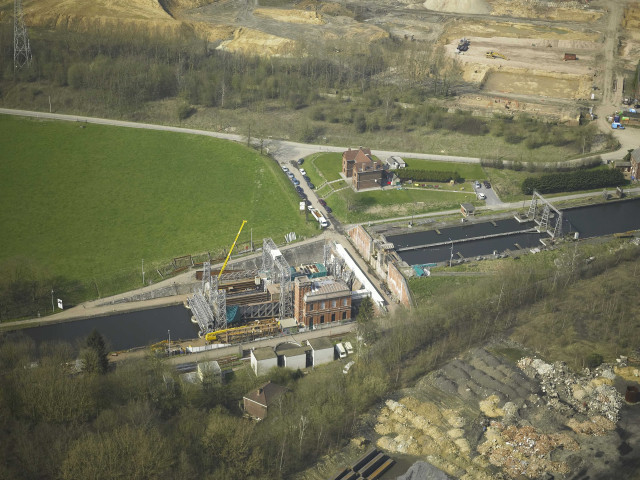 La Louvière. Houdeng-Gœgnies. Vues aériennes du canal du Centre.