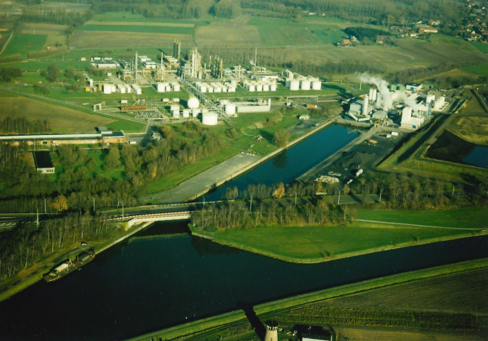 Saint-Ghislain. Hautrage. Darse sur le canal du Centre.