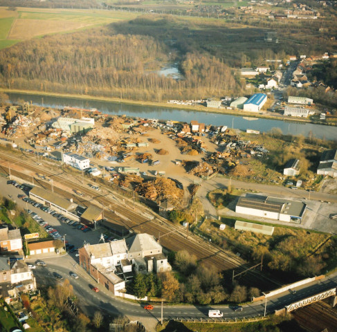 Courcelles. Canal Charleroi-Bruxelles. Zone portuaire.