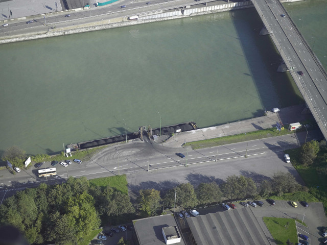 Seraing. Port de Meuse. Roll-on, roll-off.