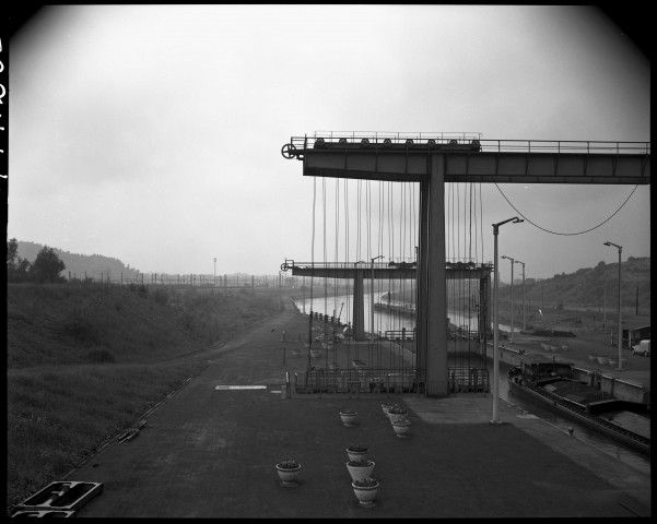 Marchienne-au-Pont. Canal Bruxelles-Charleroi.