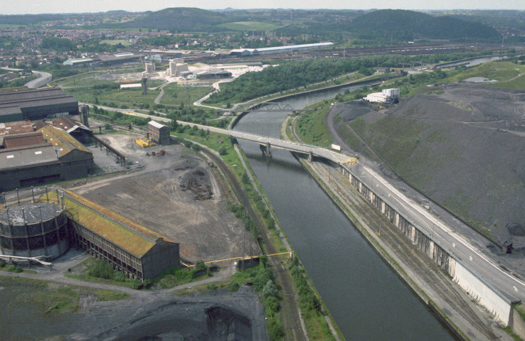 Marchienne-au-Pont. Pont-route et pont-rail de Bayemont.