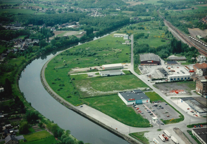 Sambreville. Tamines. Zone portuaire industriel et commercial. Gare.