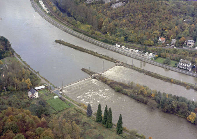 Waulsort. Barrage sur la Meuse.