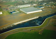 La Louvière. Houdeng-Aimeries. Porte de garde du canal à grand gabarit.