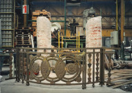 Court-Saint-Etienne. Atelier fondrie Ghysels. Restauration des gardes-corps et statues du pont Roi Baudouin.