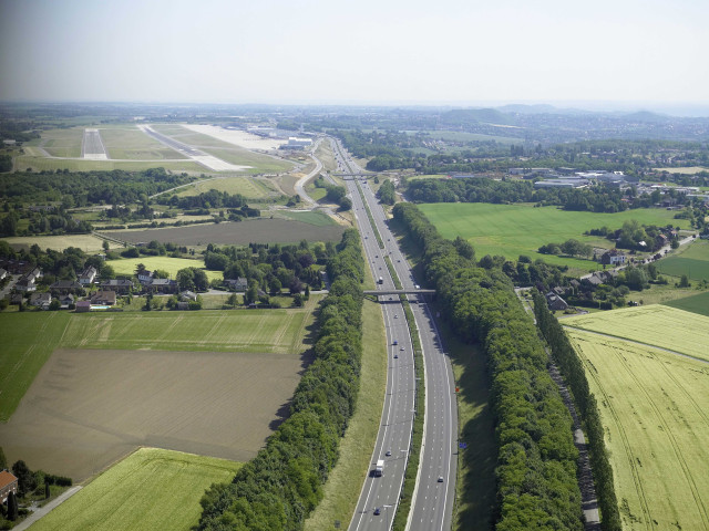 Grâce-Hollogne. Aéroport de Bierset. Vues aériennes.