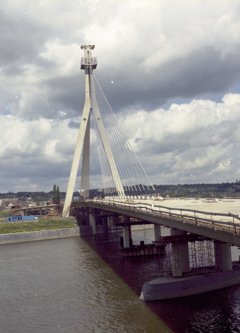 Wandre. Construction d'un pont sur la Meuse et le Canal Albert.