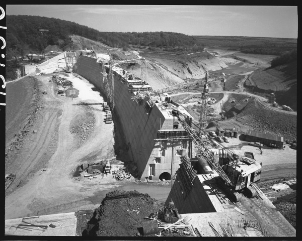 Jalhay. Travaux de rehaussement du barrage de la Gileppe et inauguration royale (20 octobre 1971).