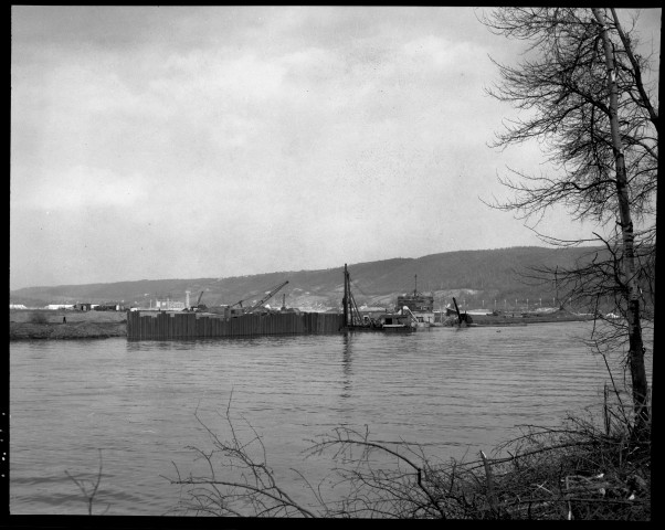 Neuville-sous-Huy. Construction du barrage sur la Meuse.