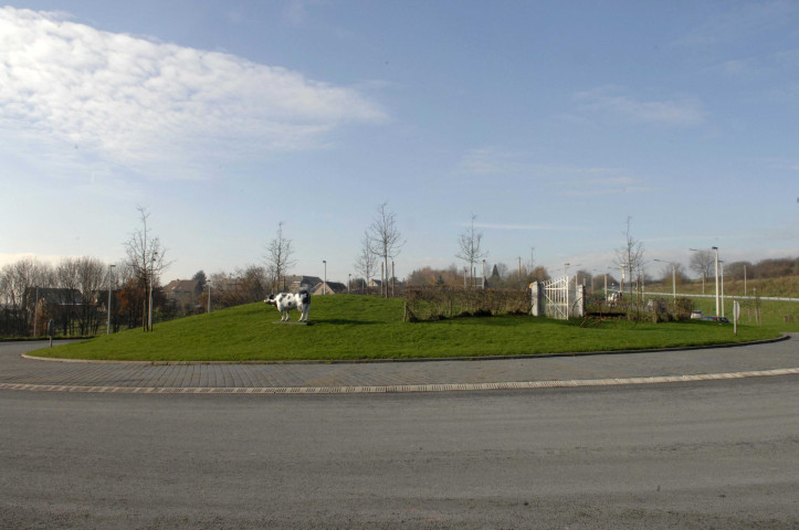 Herve. Battice. Œuvre d'art du carrefour "Les Vaches".
