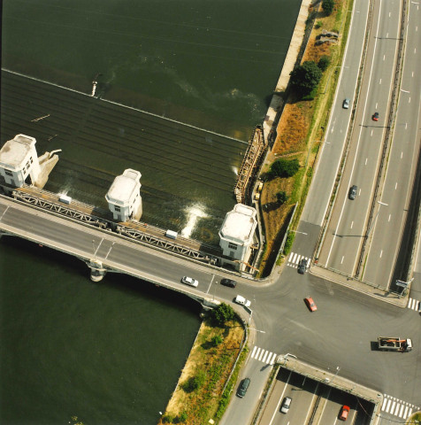 Liège. Wandre. Ile Monsin. Chantier de la future échelle à poissons au barrage.