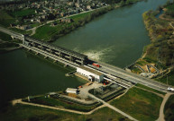 Visé. Lixhe. Pont-route au barrage électrique.