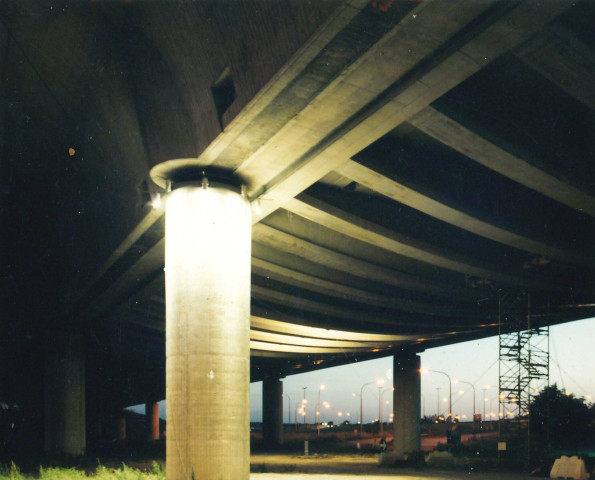 La Louvière. Houdeng-Aimeries. Essais d'illuminations sous le pont-canal du Sart.