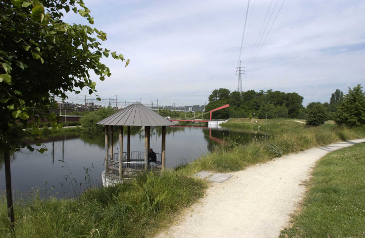 Liège. Angleur. Canal de l'Ourthe. RAVeL. Aménagements et activités.