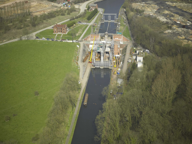 La Louvière. Houdeng-Gœgnies. Vues aériennes du canal du Centre.