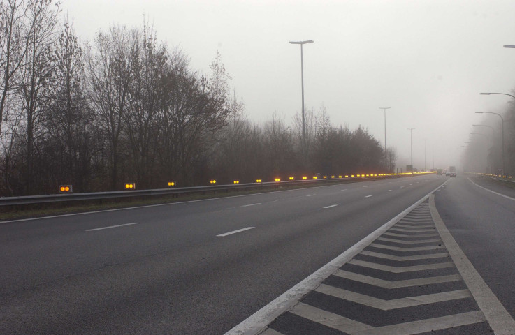 Namur. Viaduc de Beez. E 411. (sens Bruxelles vers Arlon). Eclairage antibrouillard.