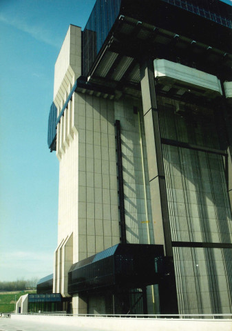 La Louvière. Strépy-Thieu. Avancement des travaux de l'ascenseur.