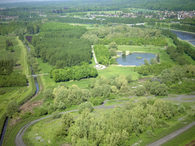Mons. Obourg. Canal du Centre. Centre de regroupement d'Obourg.