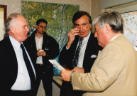 Awans. District autoroutier D151-21. Conférence de presse en présence de M. le ministre Daerden. Troisième bande autoroutière.