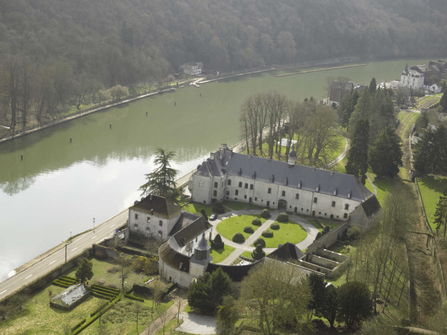 Hastière. Waulsort. Château-manoir "Carton de Wiart".