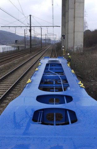 Charleroi. Montignies-sur-Sambre. Multimodale. Manœuvres de wagons porte-containers par la SNCB. Wagon "BSL".