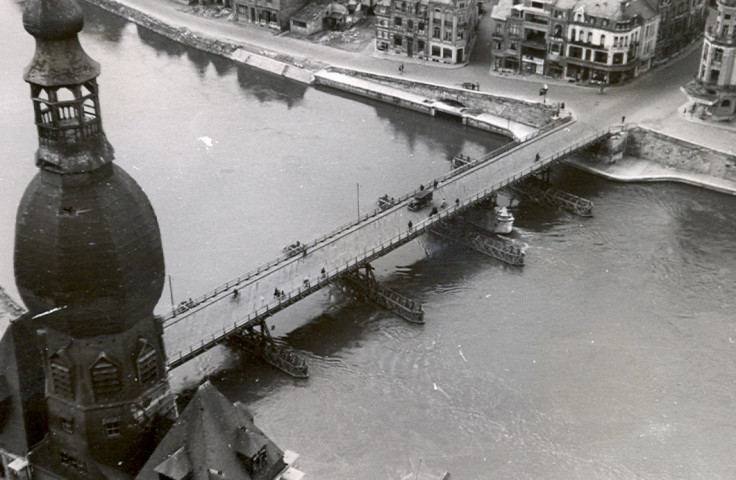 Vues de Dinant et du pont provisoire