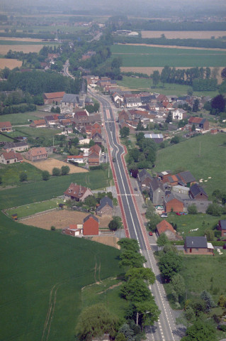 Silly. Hoves. Aménagement de chicanes dans la traversée de la localité.