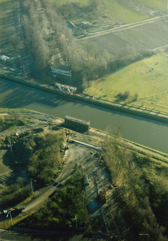 Saint-Ghislain. Hautrage. Pont-route en reconstruction sur le canal du Centre.
