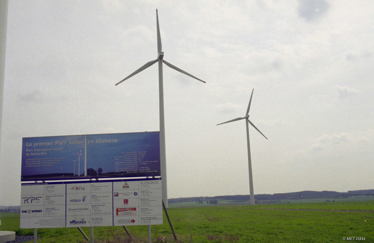 Sainte-Ode. Tillet. Eoliennes.