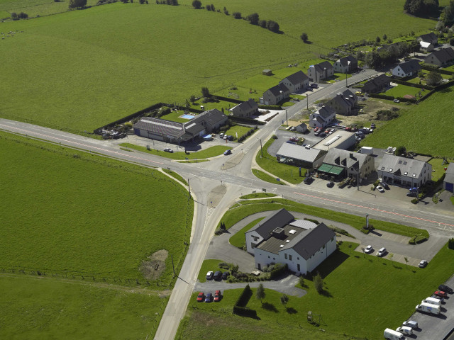 Libramont. Neuvillers. RN40. Carrefour.