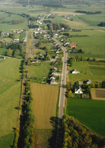 Vaux-Sur-Sure. Sibret. Traversée de la localité par la RN 85.