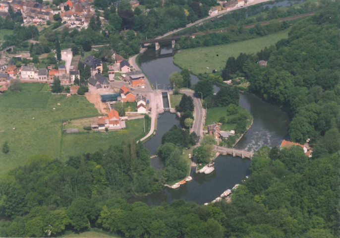 Landelies. Sambre. Barrage et écluse n°9.