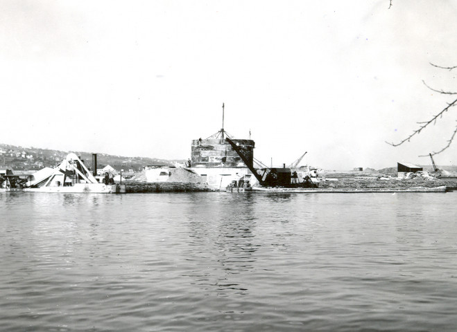 Construction du barrage éclusé d'Ampsin-Neuville