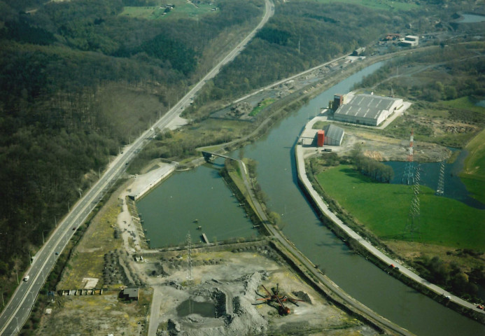 Fleurus. Lambusart. Zone portuaire.