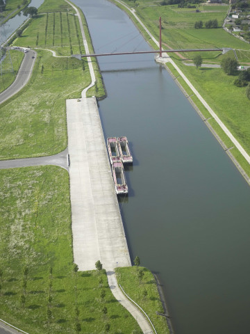 Le Roeulx. Ville-sur-Haine. Canal du Centre. Quai public.