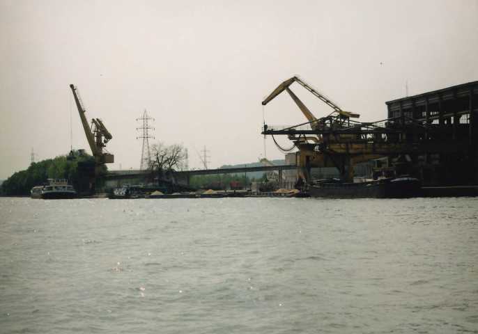 Visé. Lixhe. La cimenterie.