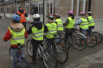 Oupeye. Passage du brevet de cycliste.