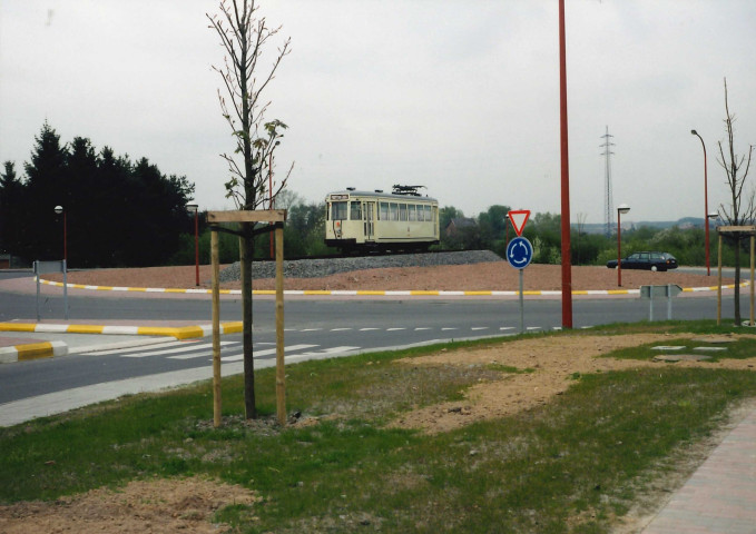 Châtelet. Châtelineau. Chaussée de Gilly. Giratoire "du Cora" avec tram.