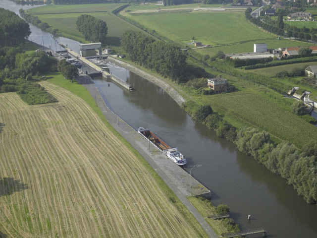 Pecq. Herinnes. Vues aériennes de l'Escaut. Ecluse.