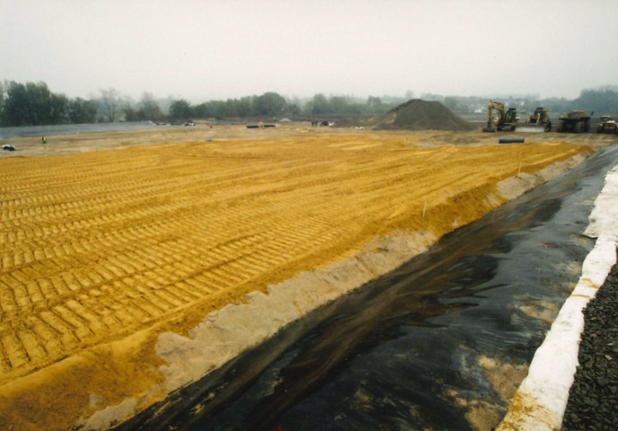 Tubize. Clabecq. Visite de M. le ministre Daerden. Centre de regroupement de produits de dragage de Vraimont (CRPD).
