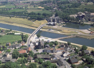 Thieu. Ancien canal, ancienne écluse, place Hardat et aire d'autoroute.