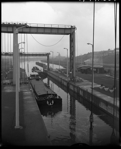 Marchienne-au-Pont. Canal Bruxelles-Charleroi.